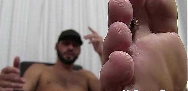  Beared dude shows off his yummy feet after foot worshiping